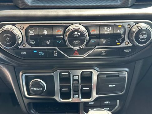Used 2023 Jeep Wrangler Unlimited Sahara w/ Cold Weather Group AWD/4WD image 31