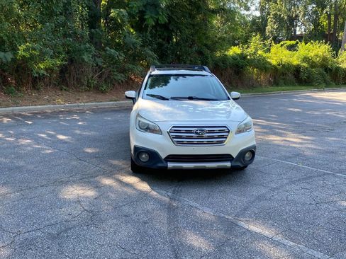 Used 2016 Subaru Outback 2.5i Limited AWD/4WD image 2