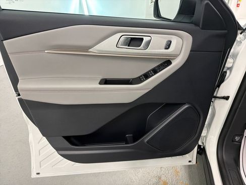 New 2026 Ford Explorer Active w/ Active Comfort Package RWD image 13