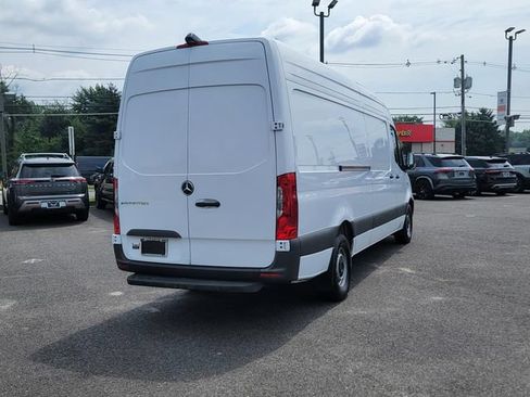 Used 2024 Mercedes-Benz eSprinter 170 Cargo image 8