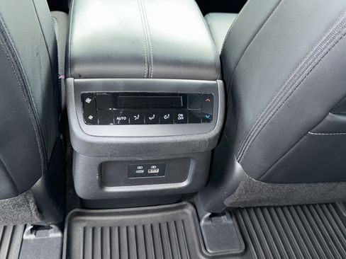 Used 2023 Nissan Pathfinder SL AWD/4WD image 26