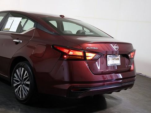 Used 2025 Nissan Altima 2.5 SV AWD/4WD image 11