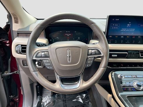 Used 2023 Lincoln Nautilus Reserve AWD/4WD image 11