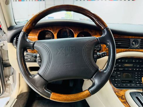 Used 2000 Jaguar XJ8 RWD image 32