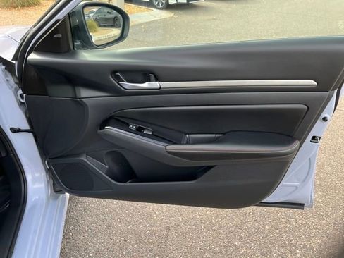 Used 2024 Nissan Altima 2.5 SR w/ SR Premium Package image 16