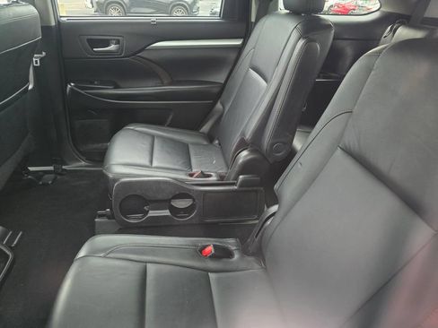 Used 2018 Toyota Highlander XLE AWD/4WD image 24
