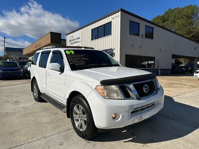 Used 2009 Nissan Pathfinder SE w/ Premium Pkg