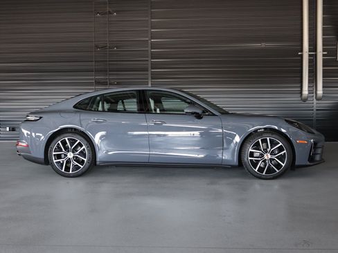 Used 2026 Porsche Panamera RWD image 11