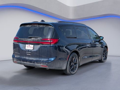Used 2024 Chrysler Pacifica Touring-L w/ S Appearance Package FWD image 6