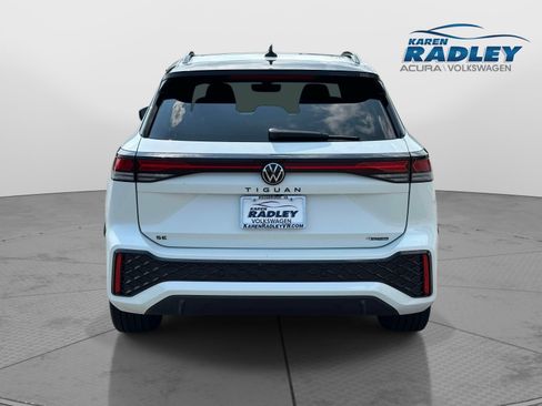 Used 2026 Volkswagen Tiguan SE R-Line AWD/4WD image 3