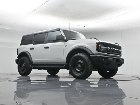 Used 2026 Ford Bronco Outer Banks AWD/4WD image 3