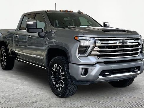 Used 2024 Chevrolet Silverado 2500 High Country w/ High Country Premium Package AWD/4WD image 1