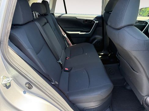 Used 2023 Toyota RAV4 LE AWD/4WD image 18