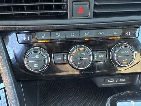 Used 2024 Volkswagen Jetta SE image 19