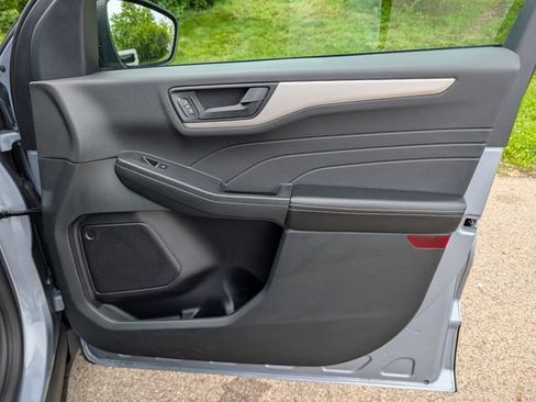 Used 2022 Ford Escape SE FWD image 32