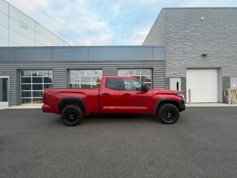 Used 2022 Toyota Tundra SR5 w/ SR5 Convenience Package AWD/4WD image 3