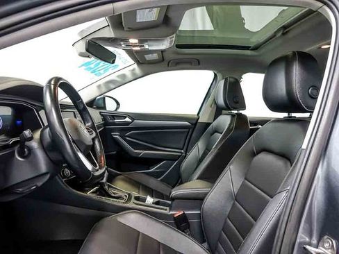 Used 2024 Volkswagen Jetta SE FWD image 13