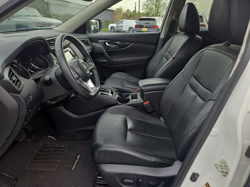 Used 2019 Nissan Rogue SL w/ Premium Package image 10