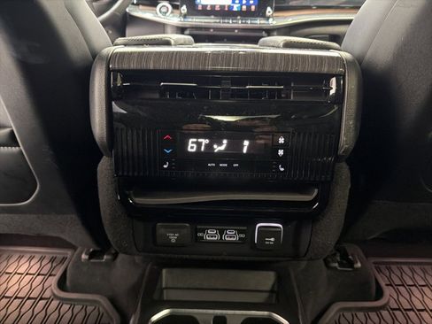 Used 2022 Jeep Wagoneer Series III w/ Premium Group I image 17