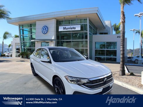 Used 2024 Volkswagen Jetta SE w/ Panoramic Sunroof Package image 1