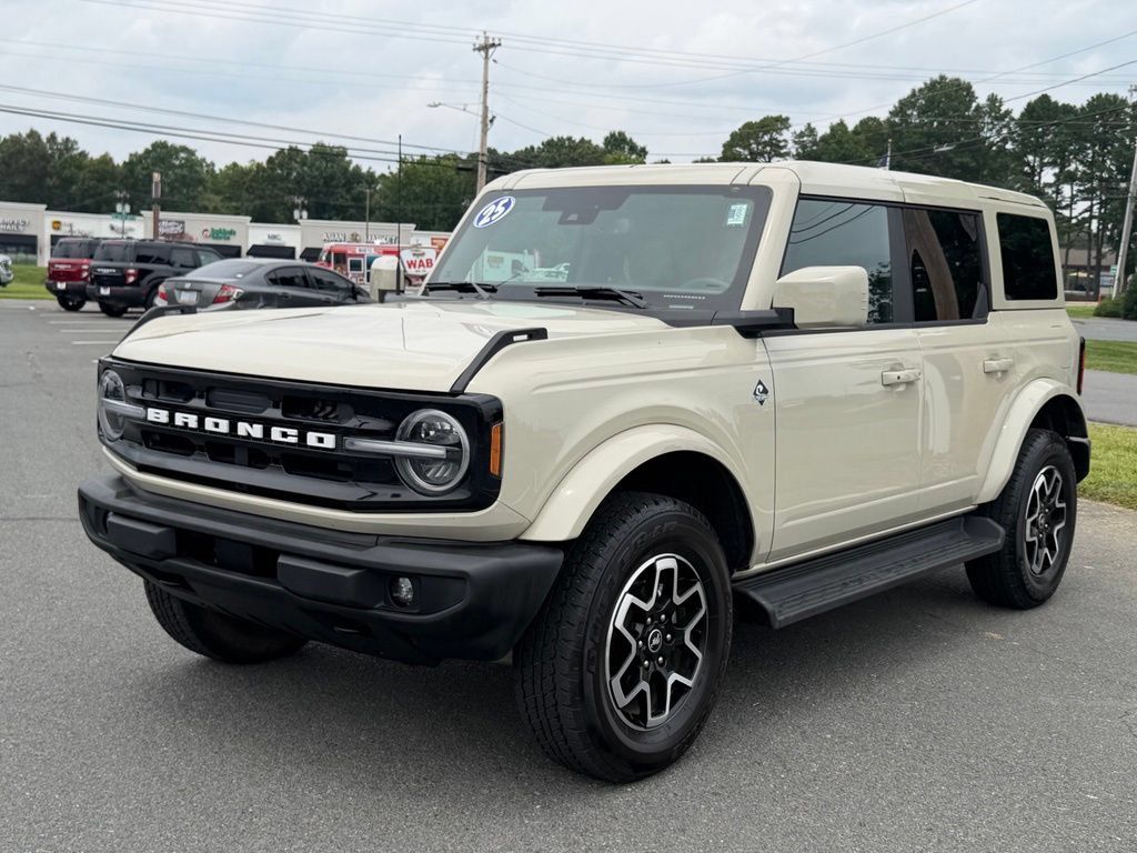 Used 2025 Ford Bronco Outer Banks AWD/4WD image 9
