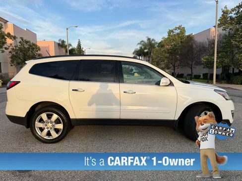 Used 2016 Chevrolet Traverse LT w/ Style and Technology Package image 3