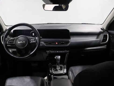 Used 2025 Kia Seltos EX image 16