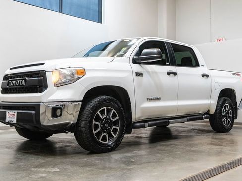 Used 2015 Toyota Tundra SR5 w/ TRD Off Road Package AWD/4WD image 3