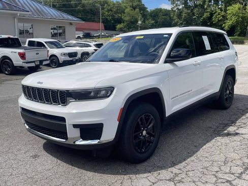 Used 2023 Jeep Grand Cherokee L Laredo AWD/4WD image 12