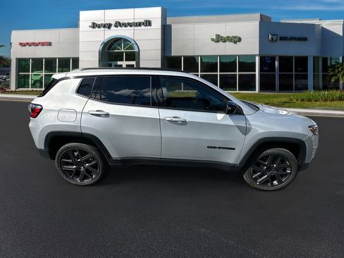 New 2026 Jeep Compass Latitude image 8