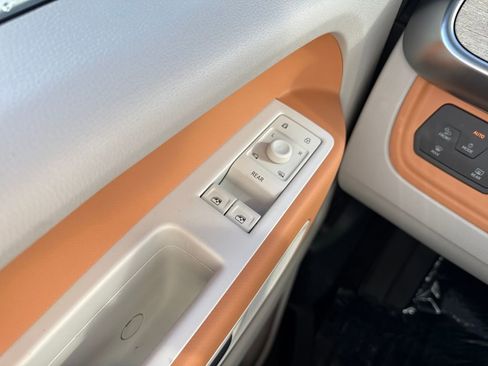 New 2025 Volkswagen ID. Buzz 1st Edition image 12