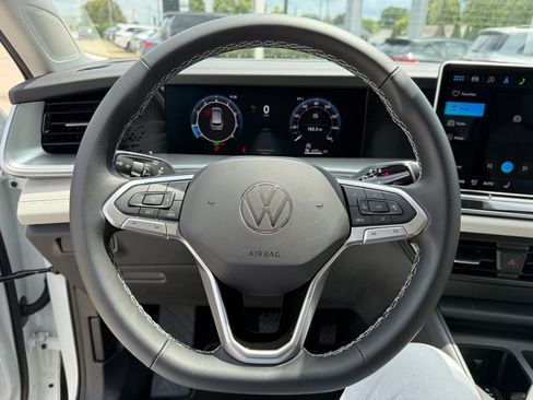 New 2025 Volkswagen Tiguan SE image 10