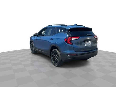 Used 2024 GMC Terrain SLT w/ Infotainment Package II image 6