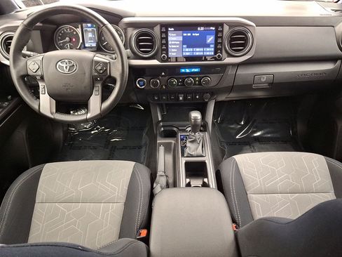 Used 2022 Toyota Tacoma TRD Off-Road w/ Technology Package AWD/4WD image 10
