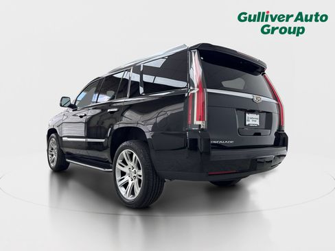 Used 2018 Cadillac Escalade Luxury AWD/4WD image 5