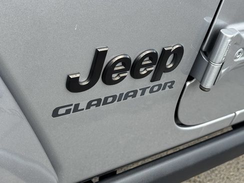 Used 2021 Jeep Gladiator Sport image 5