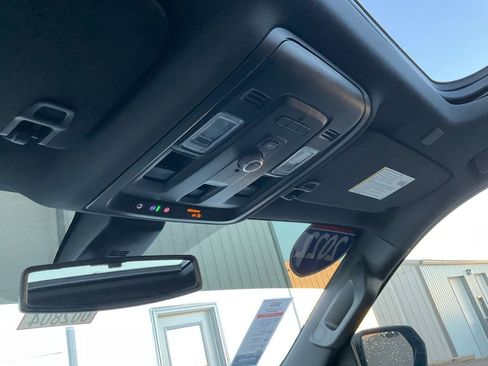 Used 2022 Chevrolet Tahoe Z71 image 14