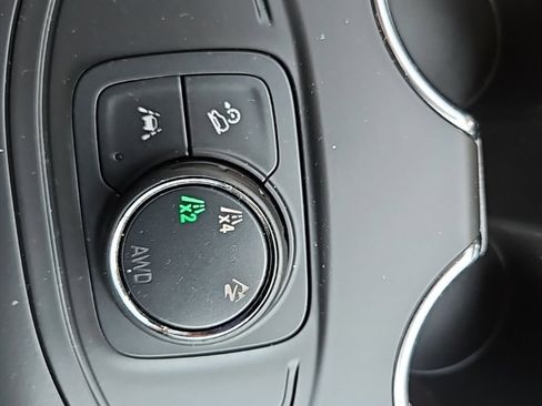 Used 2024 GMC Terrain SLE image 21