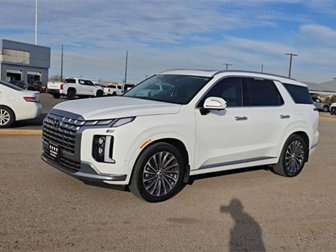 Used 2024 Hyundai Palisade Calligraphy image 2