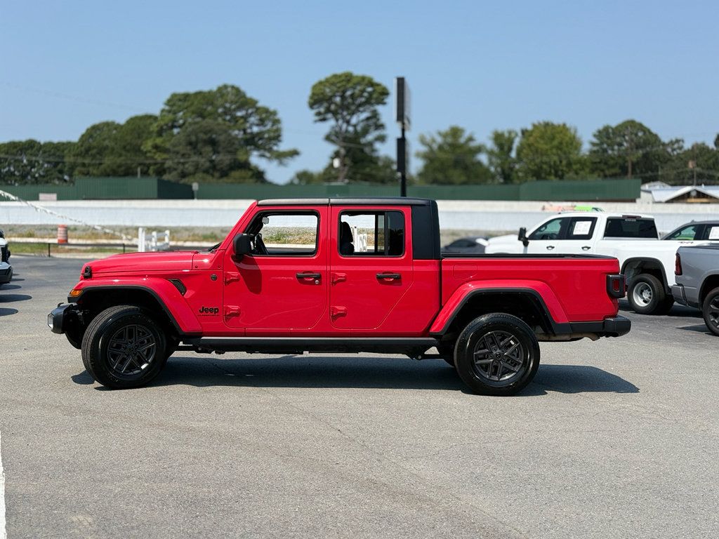 Used 2024 Jeep Gladiator Sport AWD/4WD image 4
