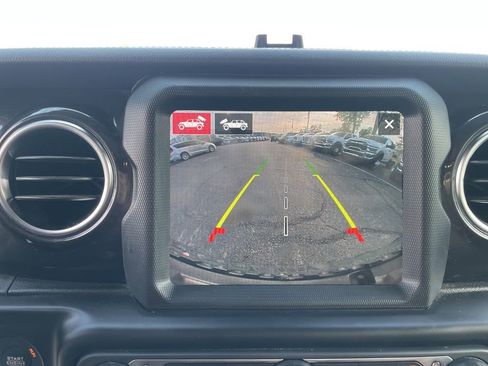 Used 2022 Jeep Wrangler Unlimited Rubicon w/ Trailer Tow Package image 31