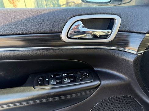 Used 2020 Jeep Grand Cherokee Limited image 15