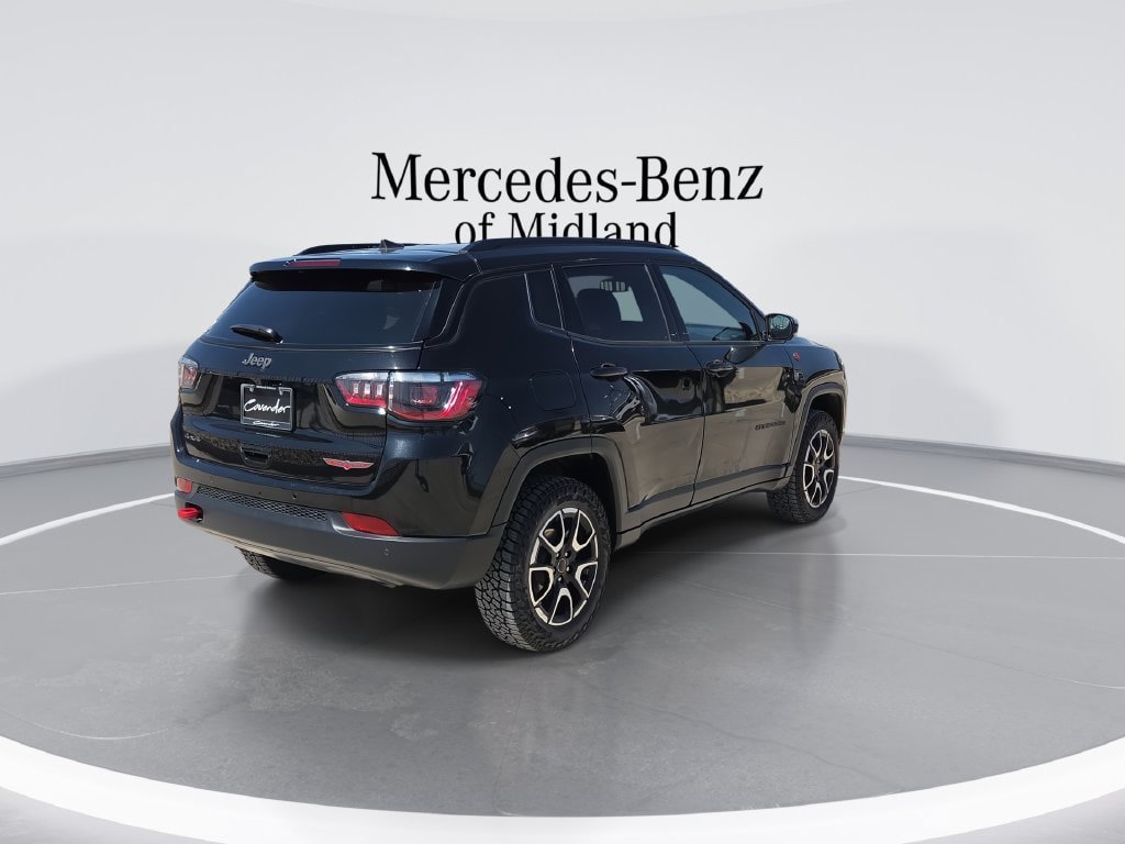 Used 2025 Jeep Compass Trailhawk AWD/4WD image 8