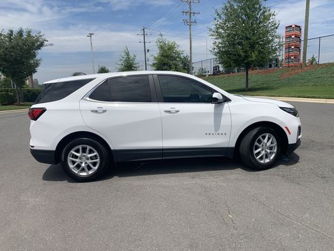 Used 2024 Chevrolet Equinox LT FWD image 11