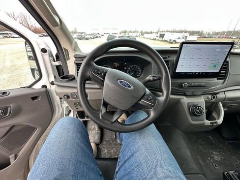 Used 2022 Ford E-Transit 148 High Roof Extended image 17