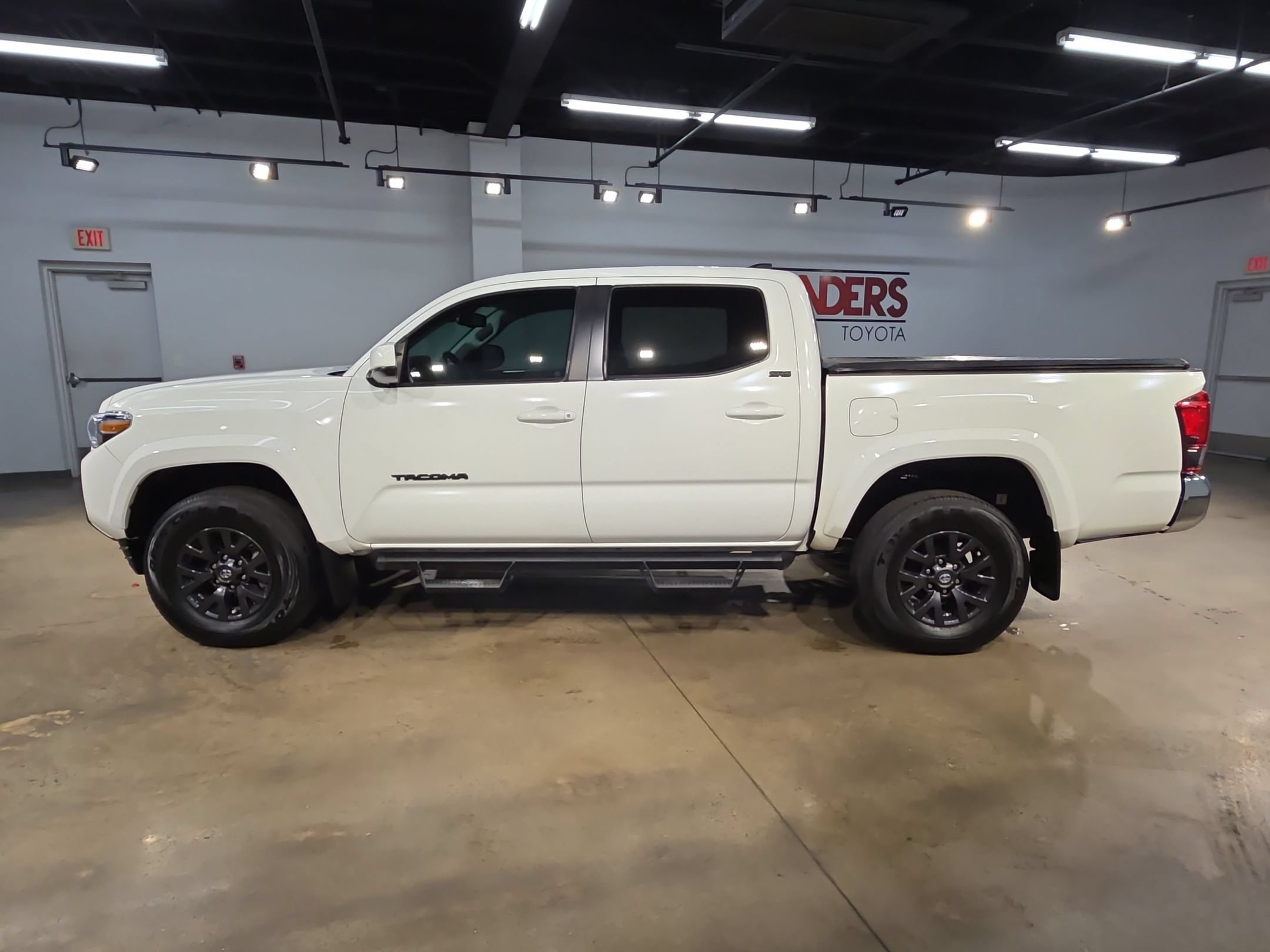 Used 2022 Toyota Tacoma SR5 RWD image 4