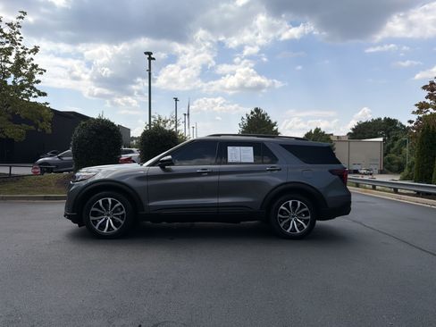 Used 2025 Ford Explorer ST-Line RWD image 13