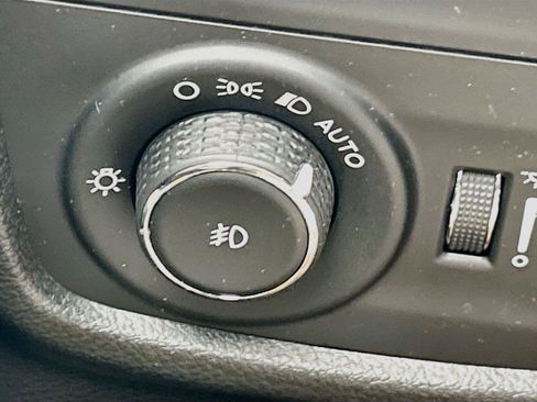 Used 2022 Jeep Grand Cherokee Limited AWD/4WD image 36