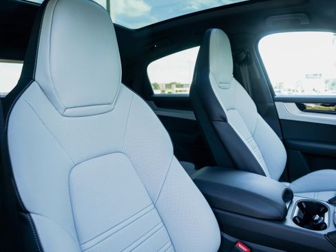 New 2026 Porsche Cayenne E-Hybrid image 34