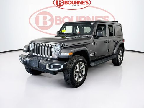Used 2019 Jeep Wrangler Unlimited Sahara w/ Cold Weather Group AWD/4WD image 6
